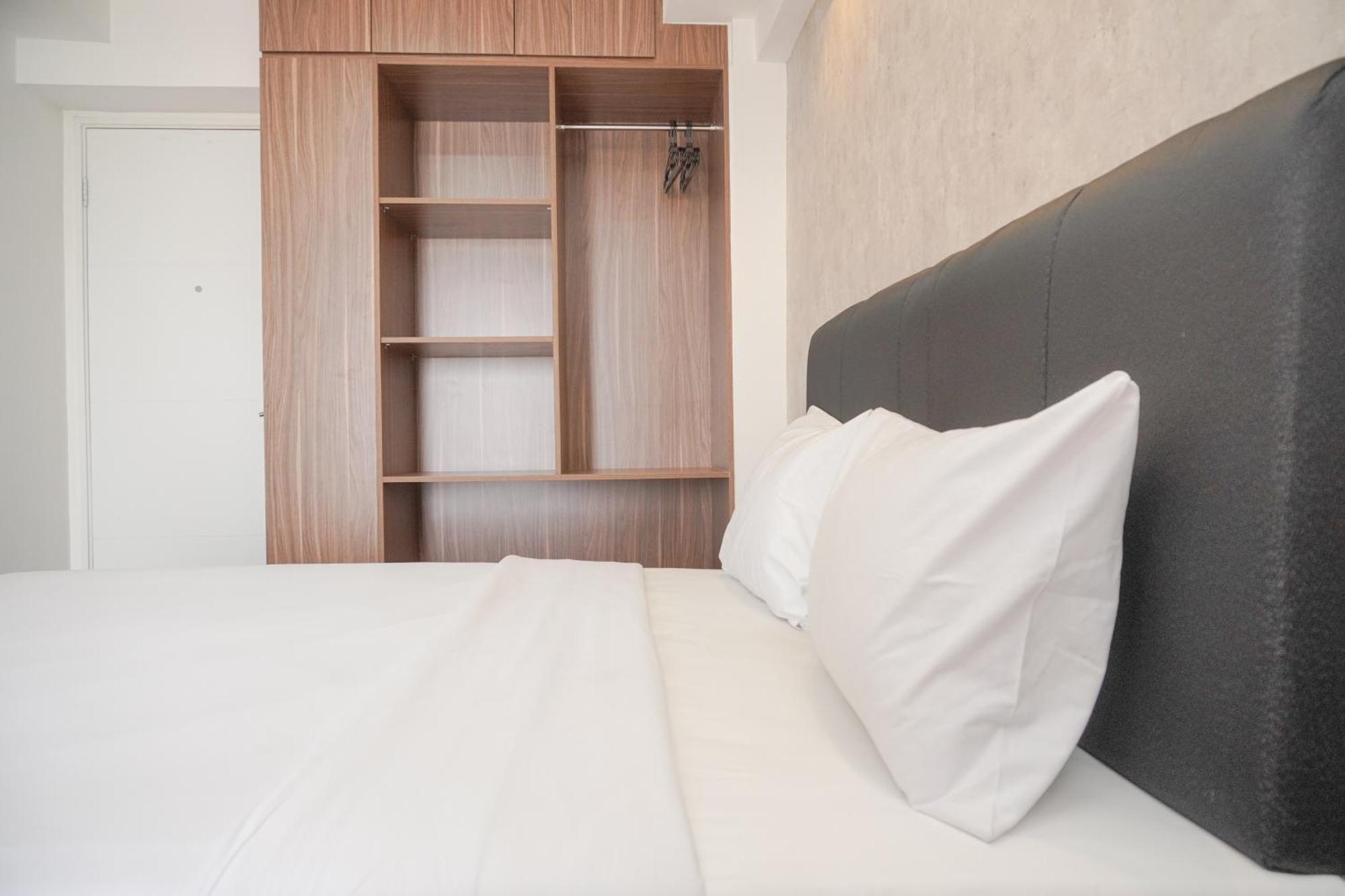 Strategic And Homey Bassura Near Mall By Travelio *
