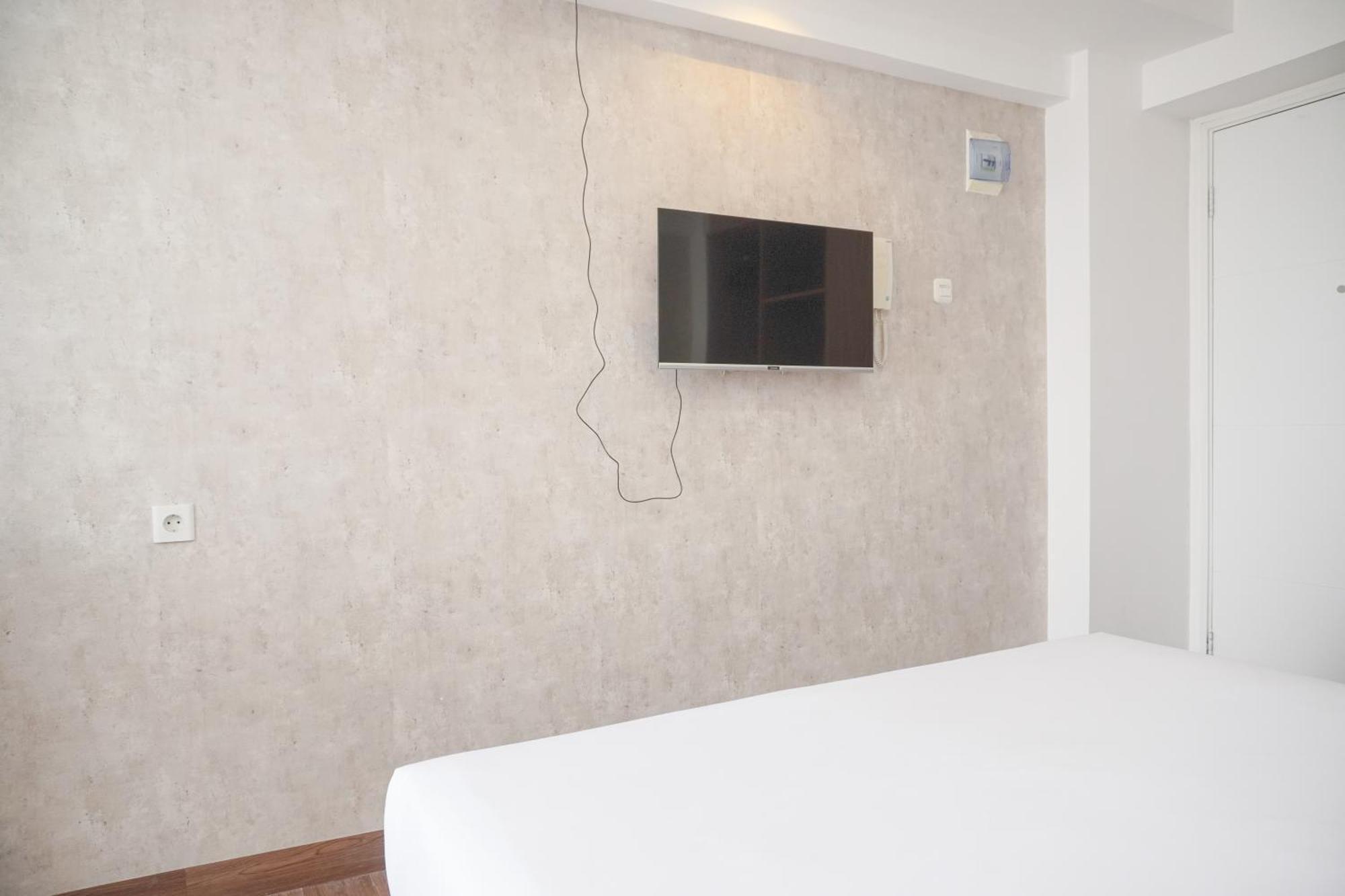 Strategic And Homey Bassura Near Mall By Travelio Pangsapuri *