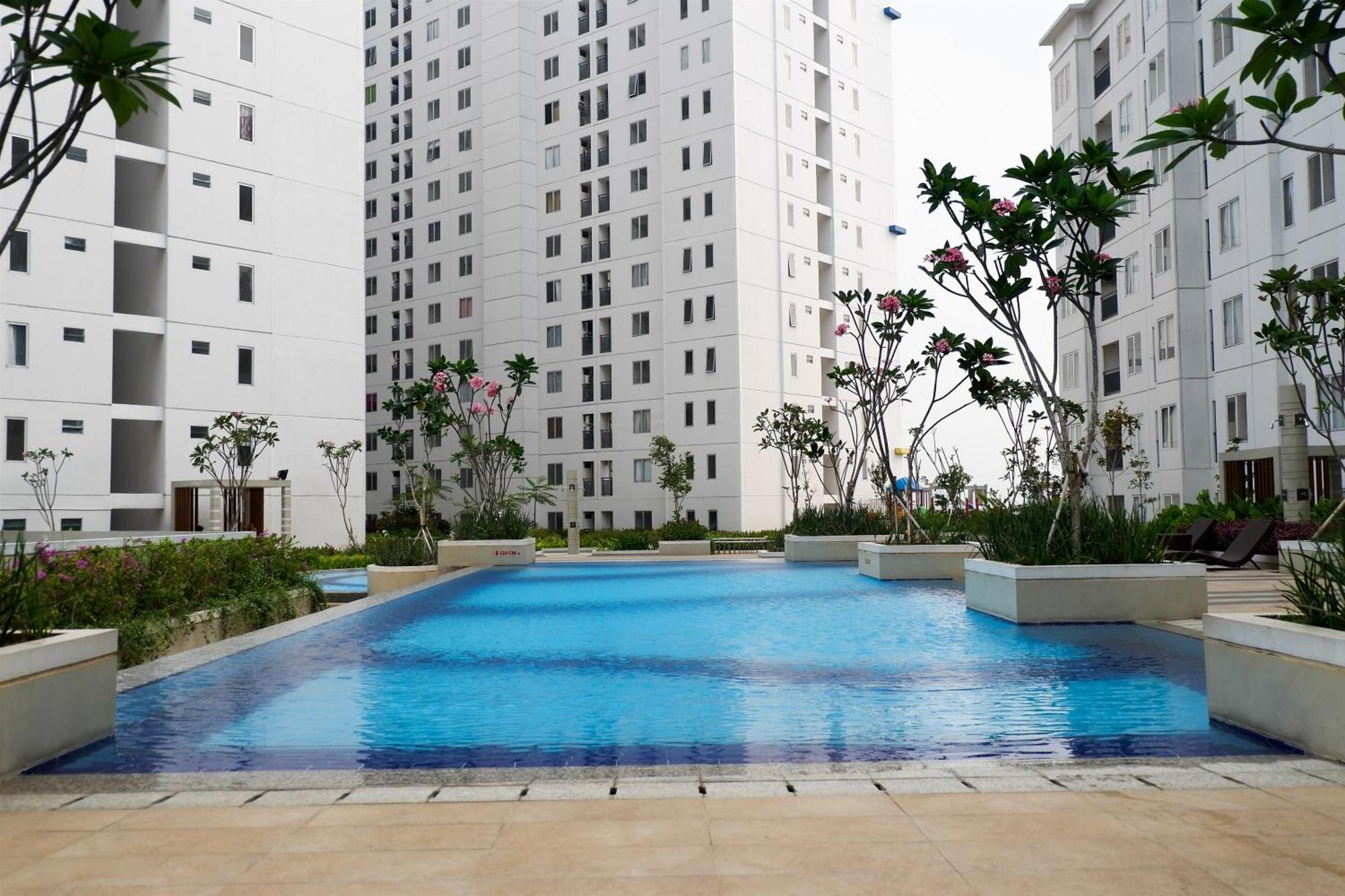Strategic And Homey Bassura Near Mall By Travelio *