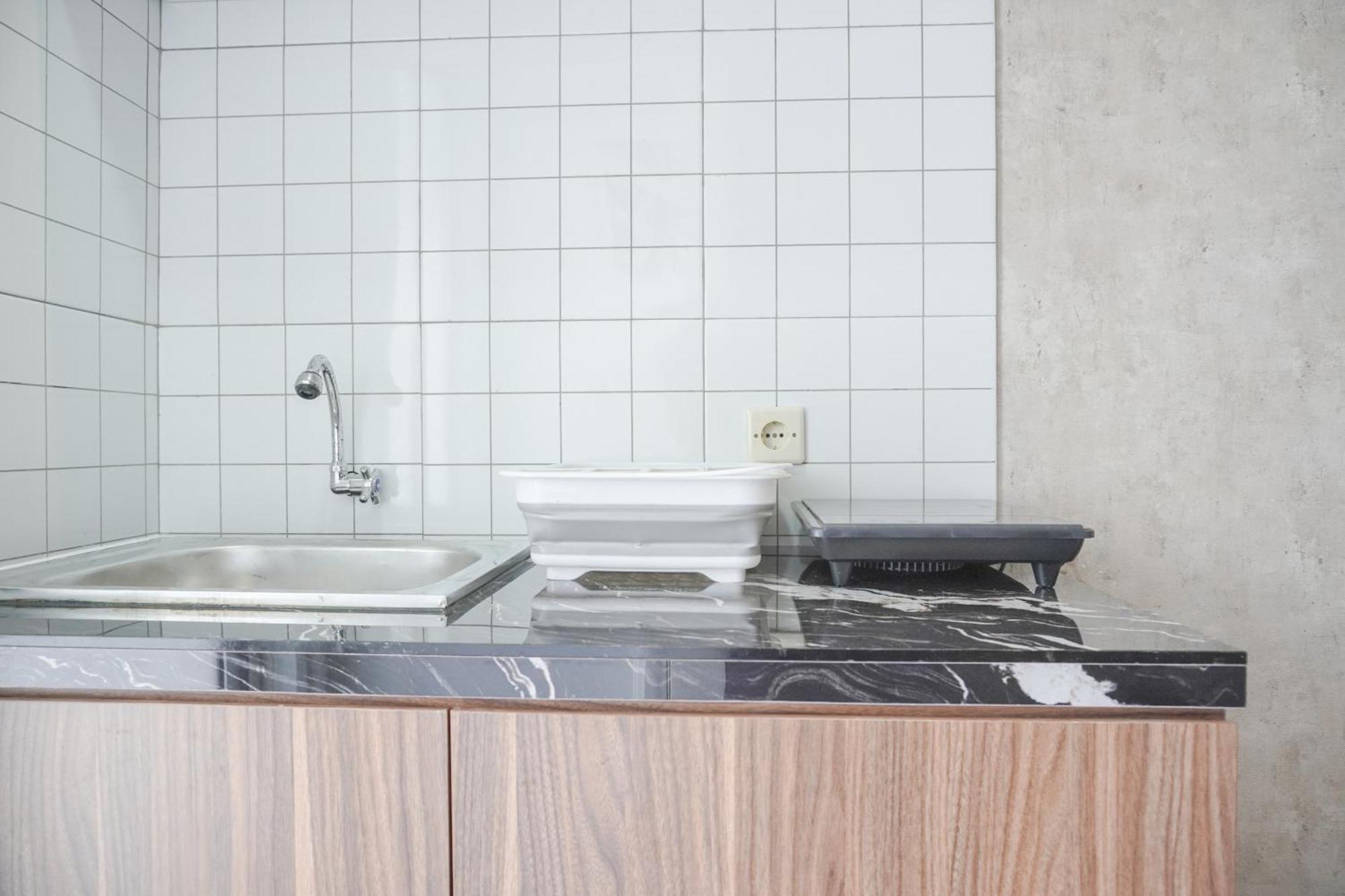 Strategic And Homey Bassura Near Mall By Travelio * Jakarta