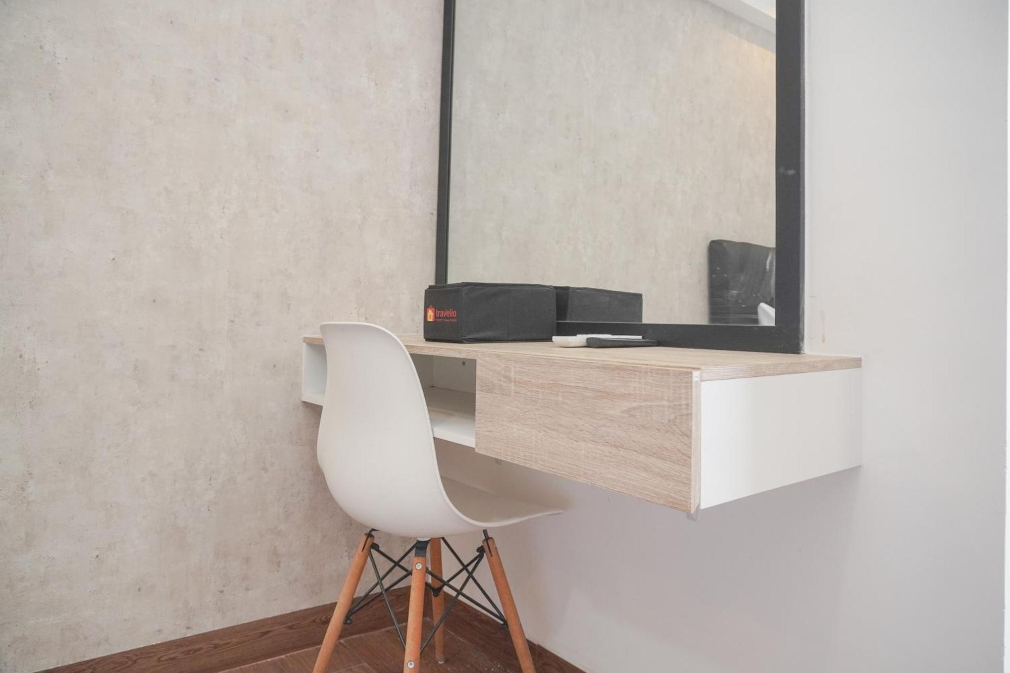 Strategic And Homey Bassura Near Mall By Travelio