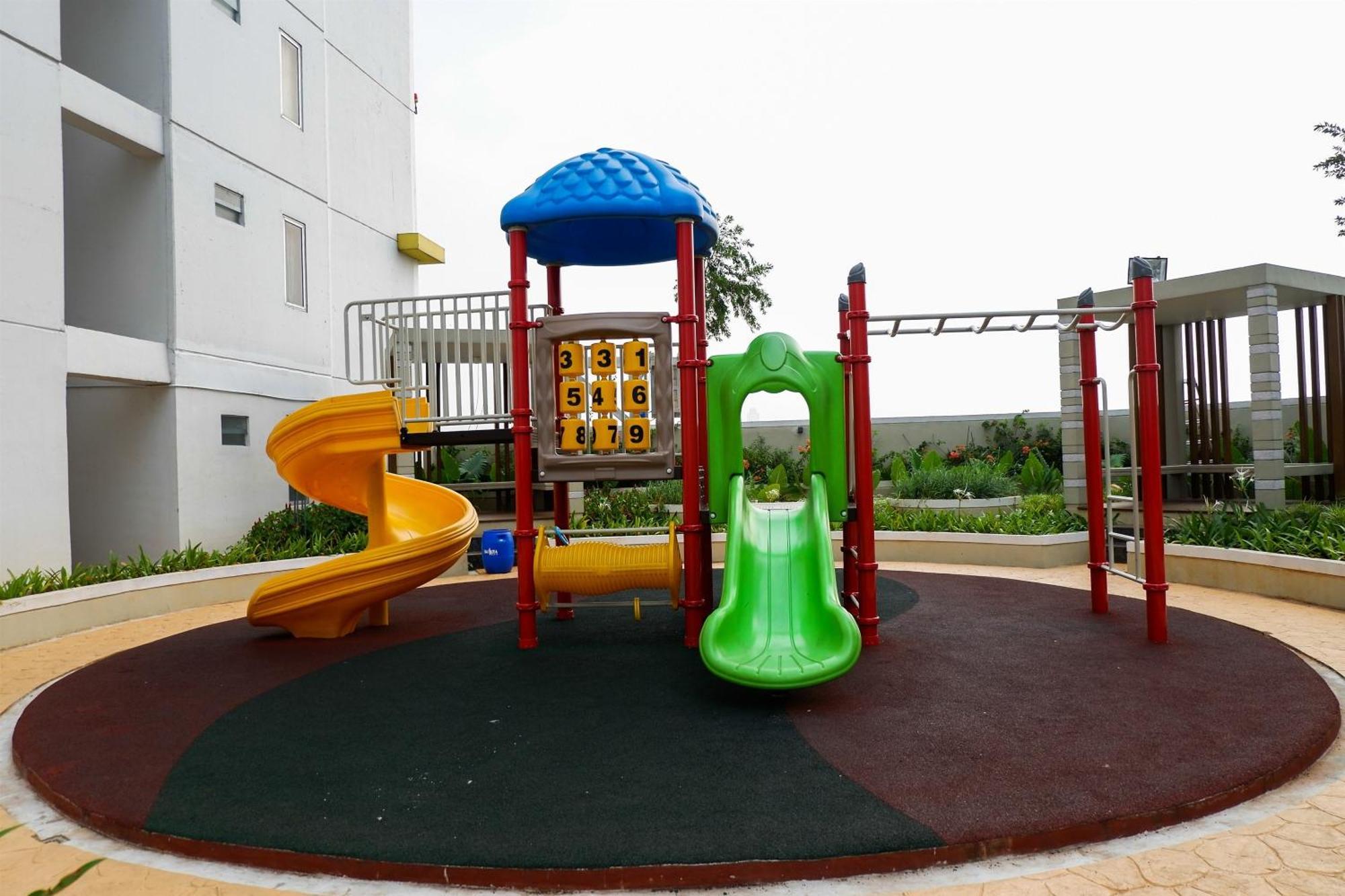 Strategic And Homey Bassura Near Mall By Travelio Pangsapuri